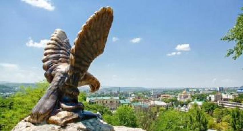 Скульптура Орла. Город-курорт Пятигорск. 