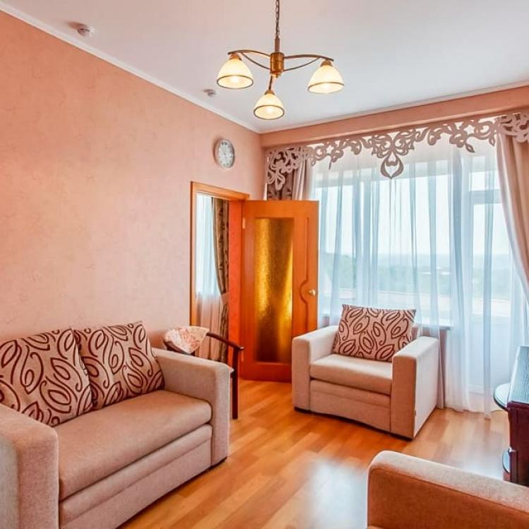 Интерьер гостиной комнаты в 2 местном 2 комнатном Люксе, Корпус 4 санатория Лермонтова в городе Пятигорске