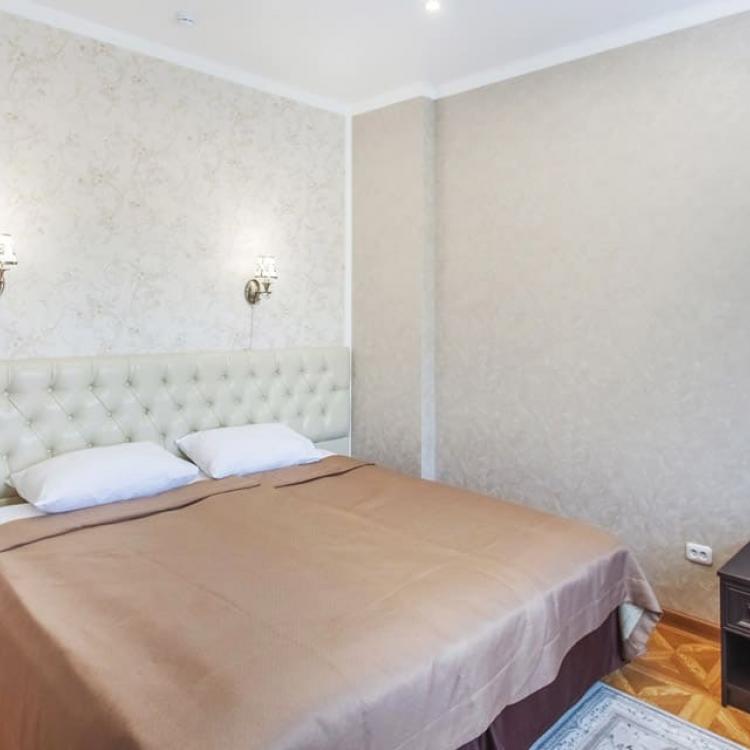 Спальня в одноместном двухкомнатном номере комфорт 4 корпуса санатория Лермонтова в Пятигорске